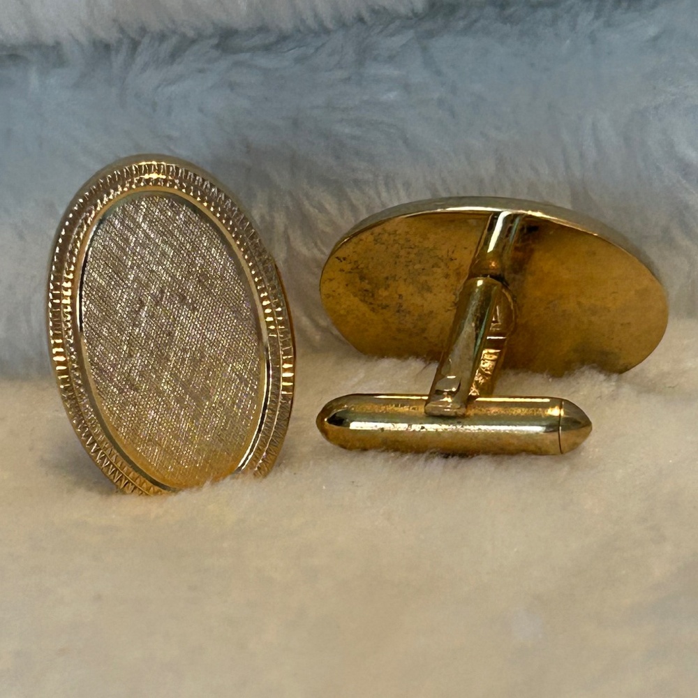 😉Bundle Days😉 Vintage Men’s Gold Tone Cufflinks 1970s Textured Brush Finish Oval